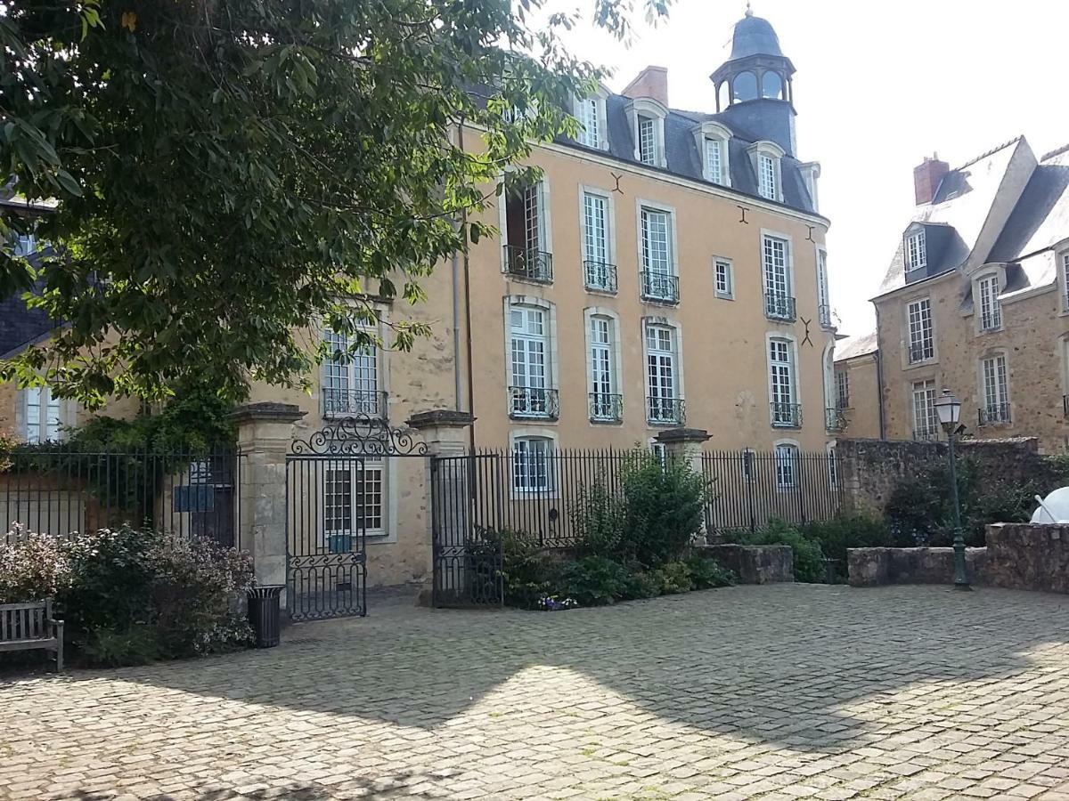 לה מאנש Petite Maison Romantique Au Calme, Coeur Historique Plantagenet, Vue Ville מראה חיצוני תמונה